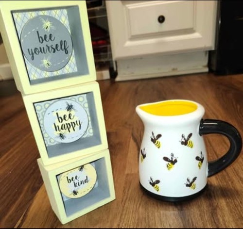 Bee decor super cute - super, nwt